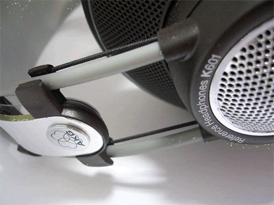 AKG K601