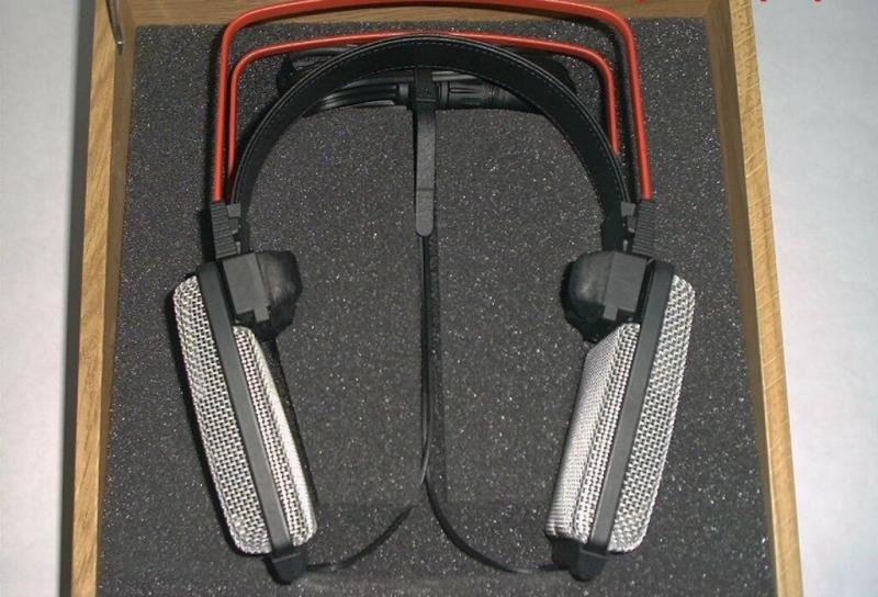AKG K1000