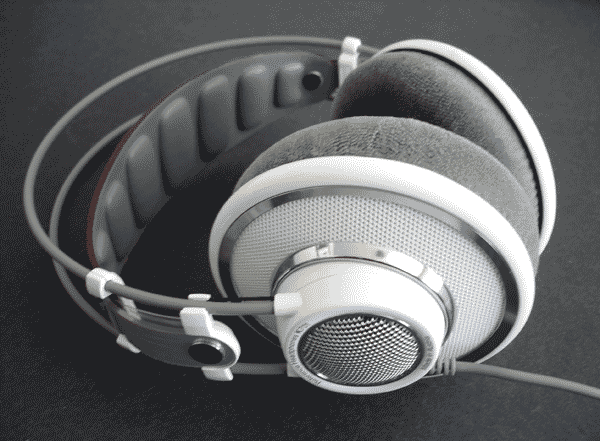 AKG K701
