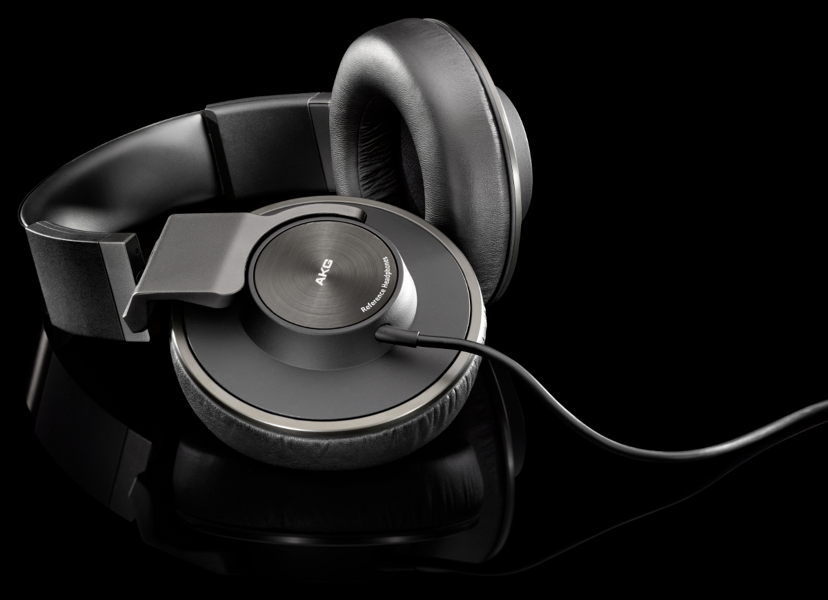 AKG K550